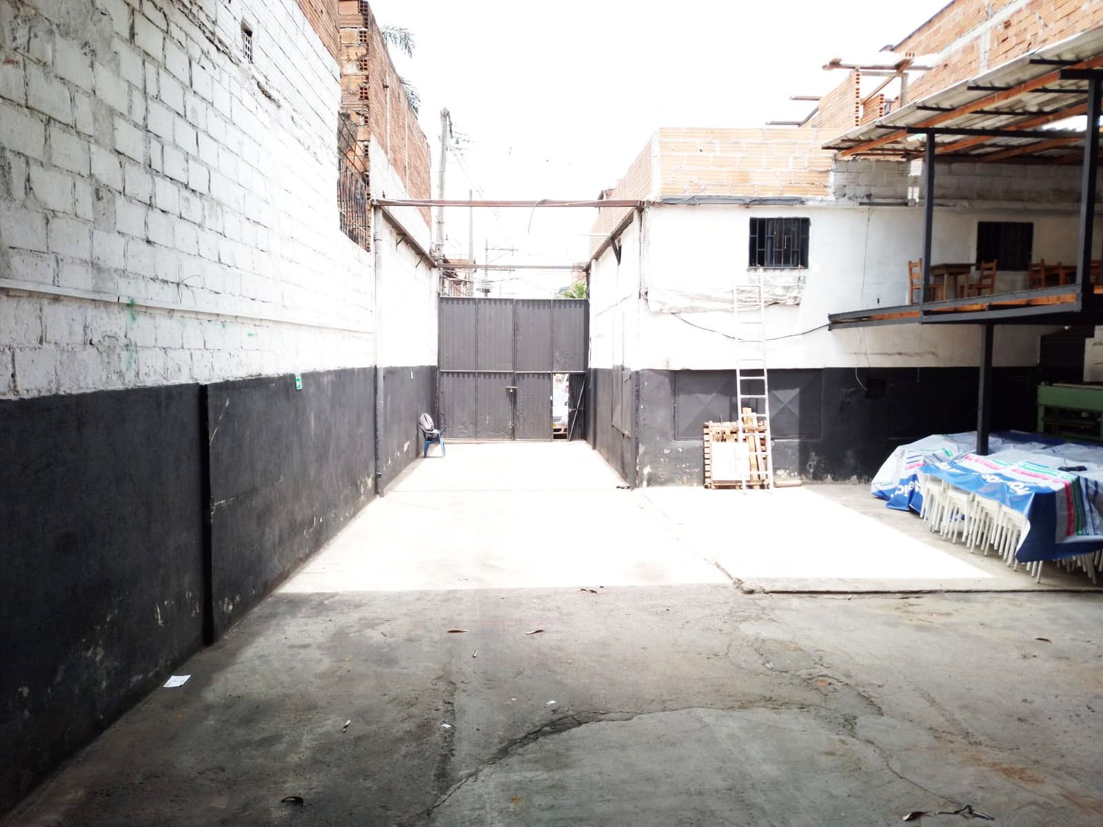 Bodega en arriendo Antioquia Medellín Caribe 400 m2 Habitaciones 0 Baños 4 Garajes 1 Precio $12500000