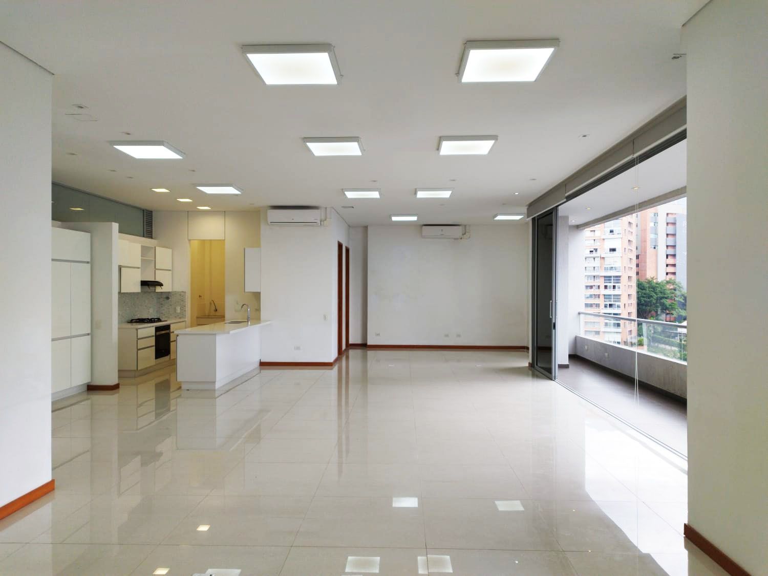 Oficina en arriendo Antioquia Medellín Los Naranjos 147 m2 Habitaciones 0 Baños 2 Garajes 3 Precio $10200000