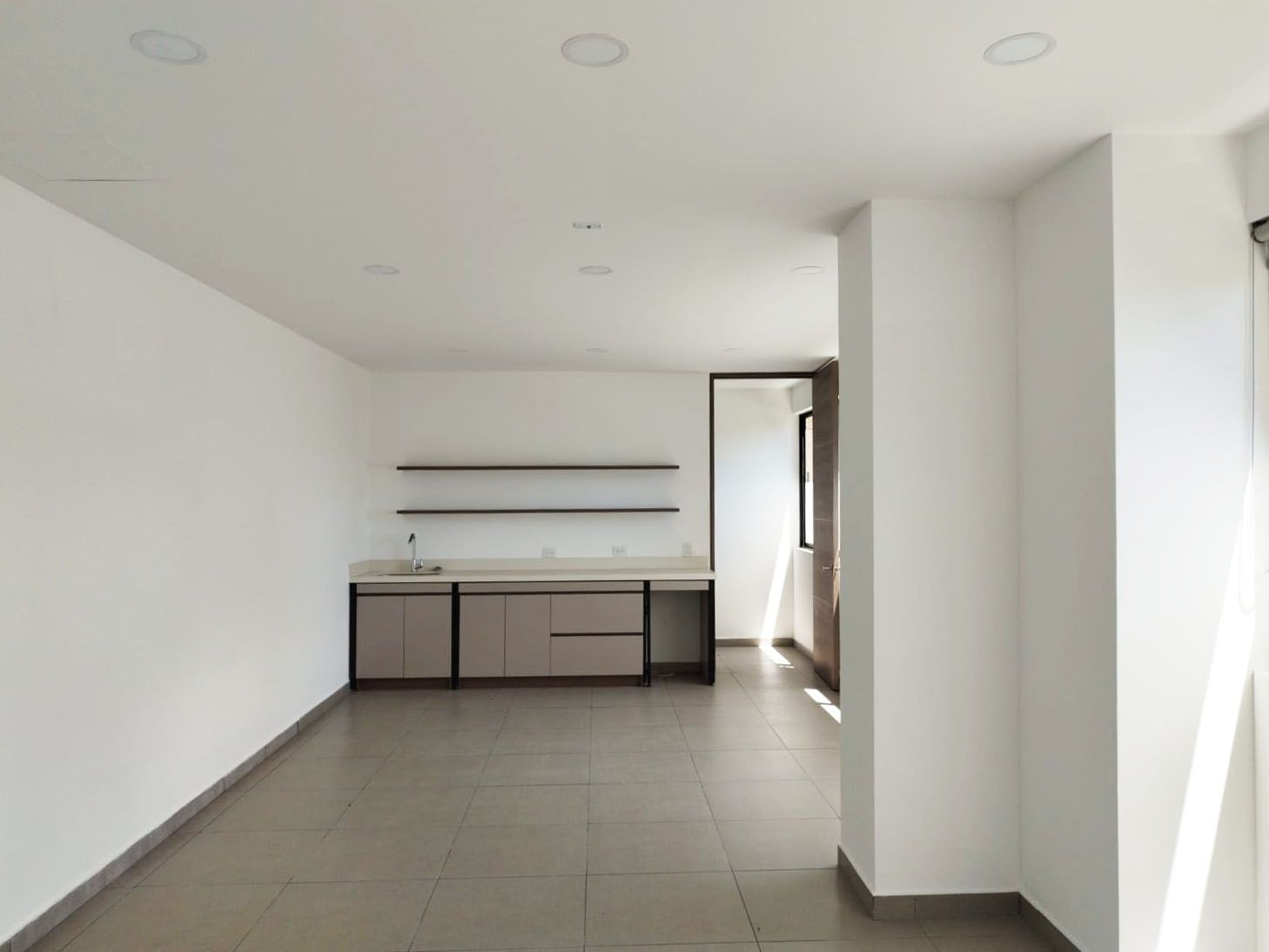 Oficina en arriendo Antioquia Medellín Alejandria 146 m2 Habitaciones 0 Baños 2 Garajes 5 Precio $10300000