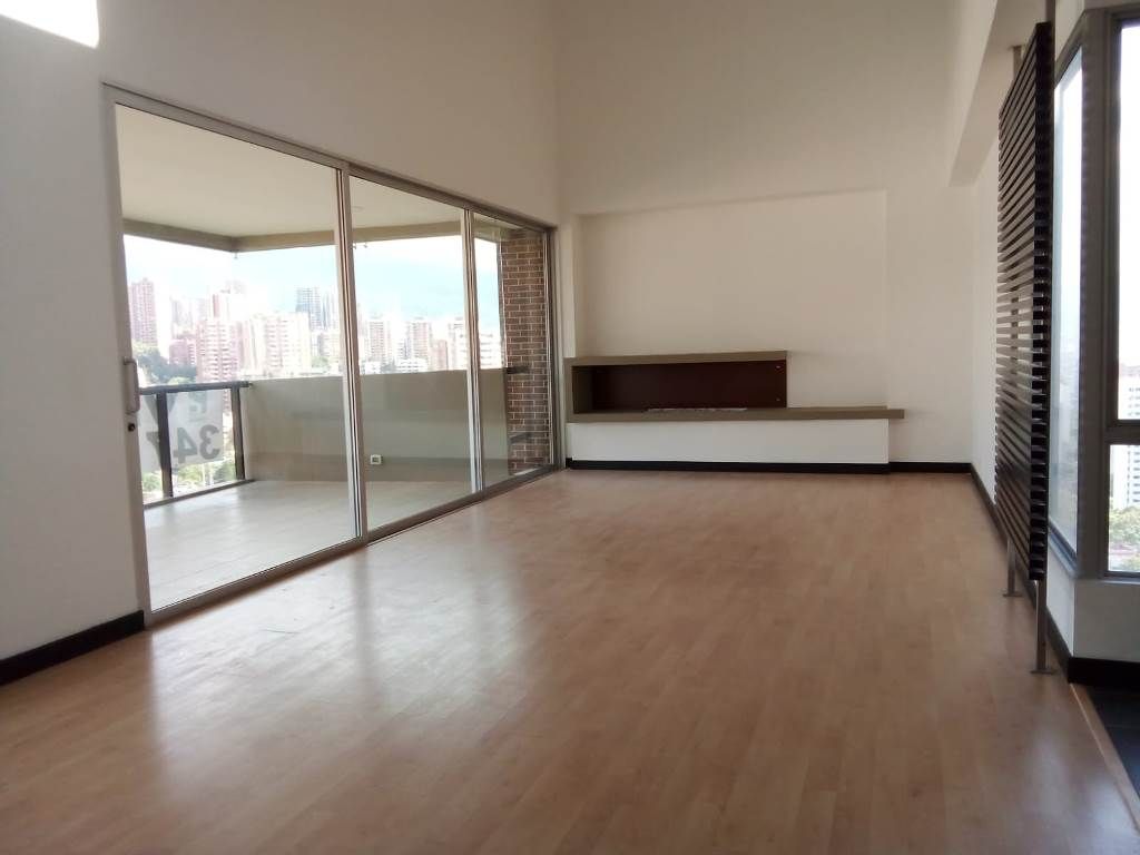 Apartamento en arriendo o venta Antioquia Medellín El Tesoro 390 m2 Habitaciones 3 Baños 6 Garajes 5 Precio venta $3500000000 Precio arriendo $17000000