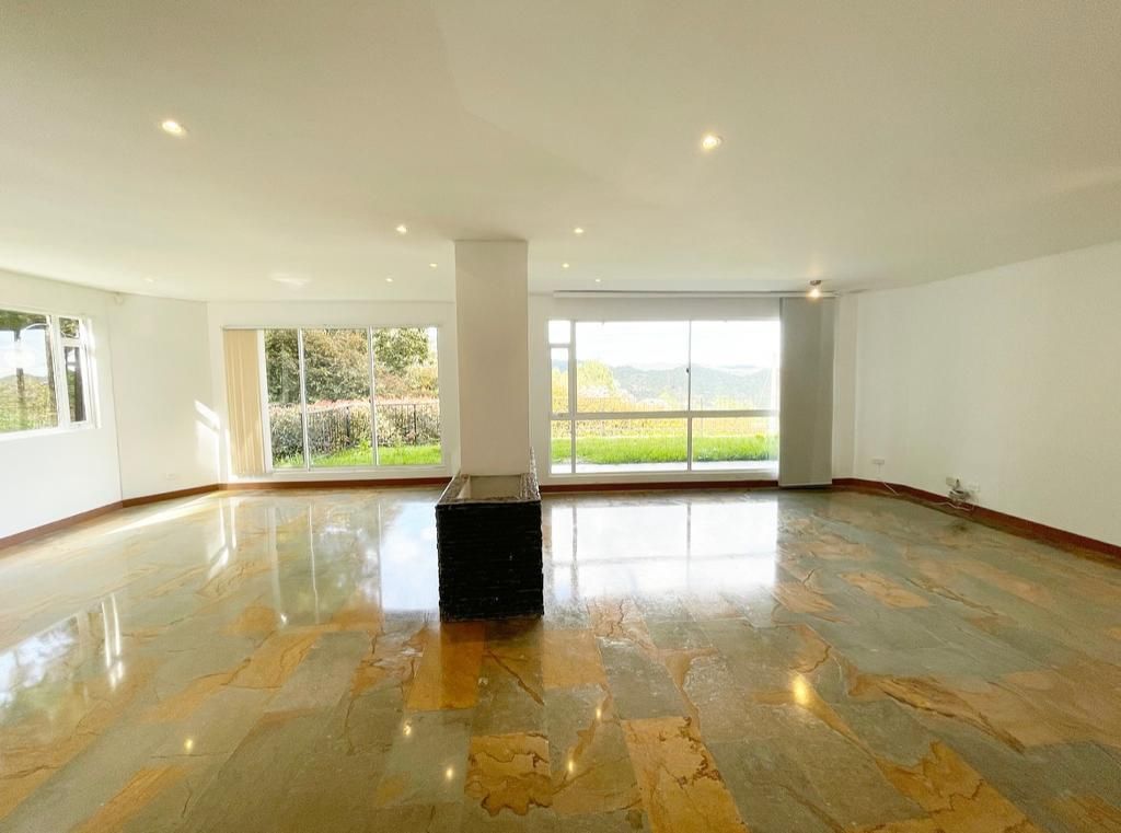 Casa en arriendo o venta Antioquia Envigado Asd 260 m2 Habitaciones 4 Baños 8 Garajes 5 Precio venta $1900000000 Precio arriendo $8500000