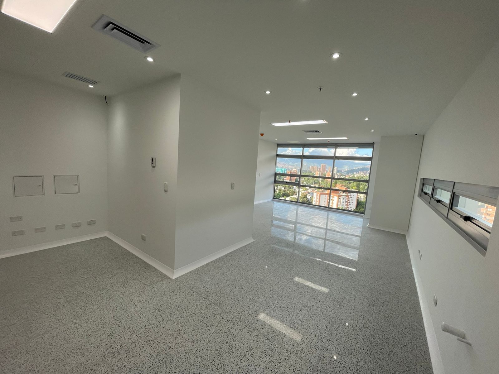 Consultorio en arriendo Antioquia Medellín Alejandria 43 m2 Habitaciones 0 Baños 0 Garajes 2 Precio $4700000