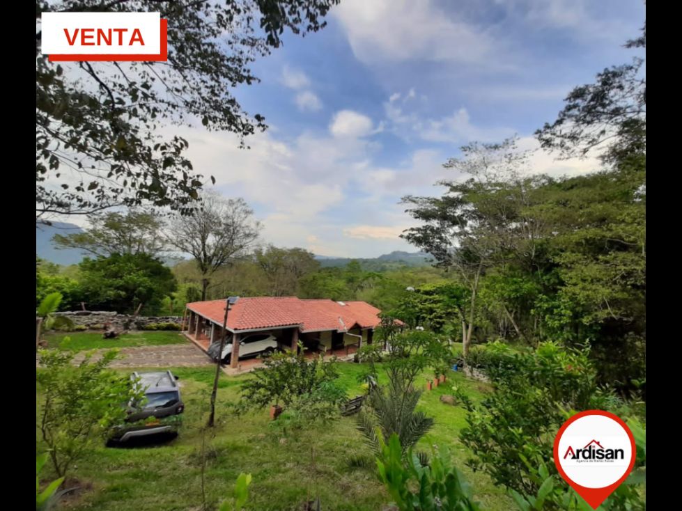 Casa Campestre en arriendo o venta Santander Simacota Simacota 270 m2 Habitaciones 3 Baños 2 Garajes 2 Precio venta $455000000 Precio arriendo $1600000