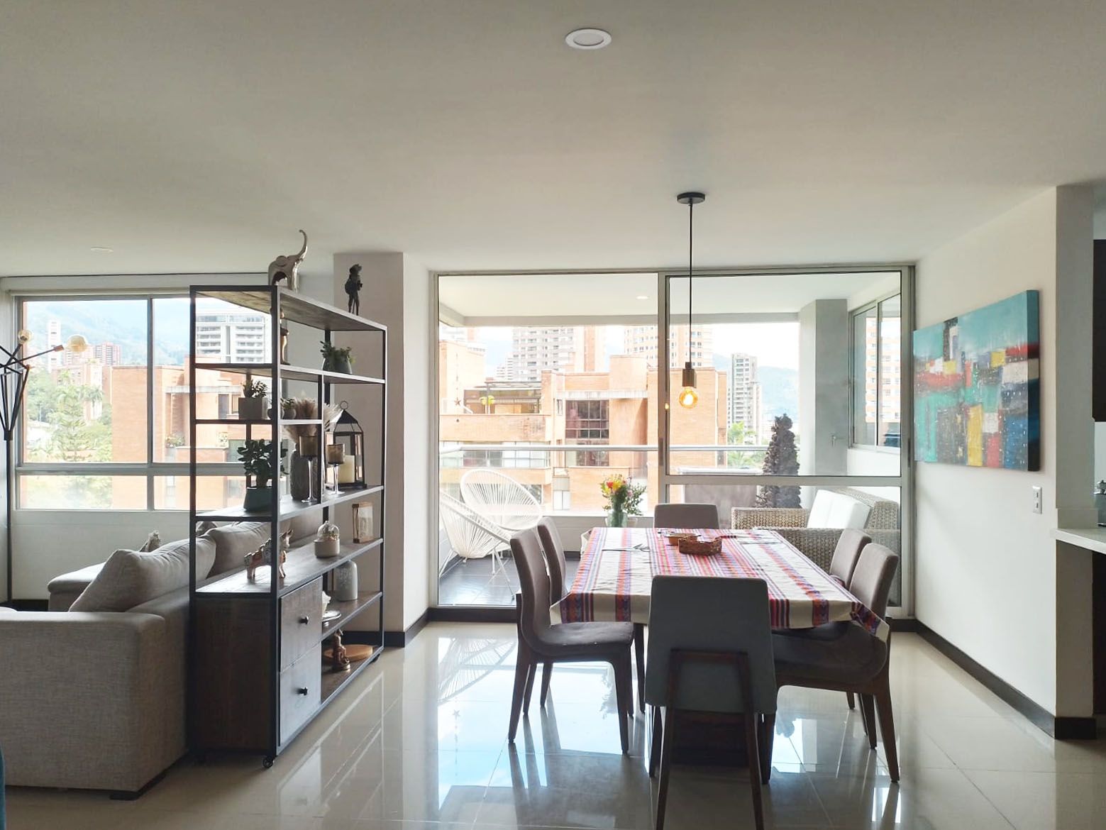 Apartamento en arriendo Antioquia Medellín Los Naranjos 145 m2 Habitaciones 3 Baños 4 Garajes 3 Precio $8200000