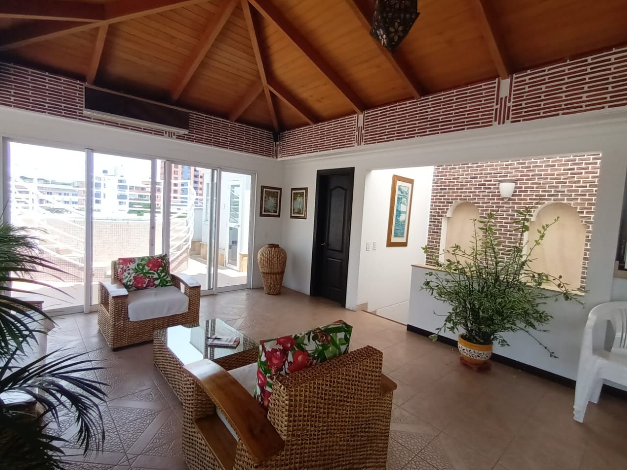 Casa en venta Valle Del Cauca Cali Ciudad Jardín 582 m2 Habitaciones 8 Baños 17 Garajes 3 Precio $1750000000