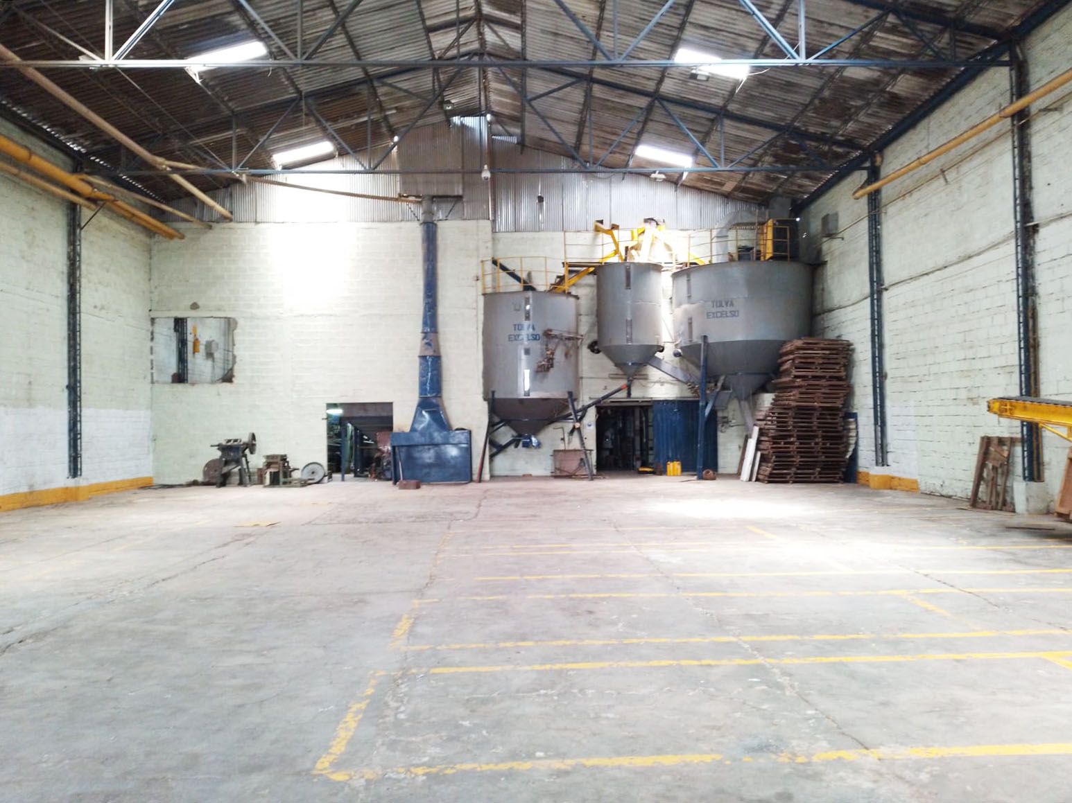 Bodega en arriendo o venta Antioquia Itagüí Itagui-san Jose 1650 m2 Habitaciones 0 Baños 6 Garajes 4 Precio venta $7500000000 Precio arriendo $36000000