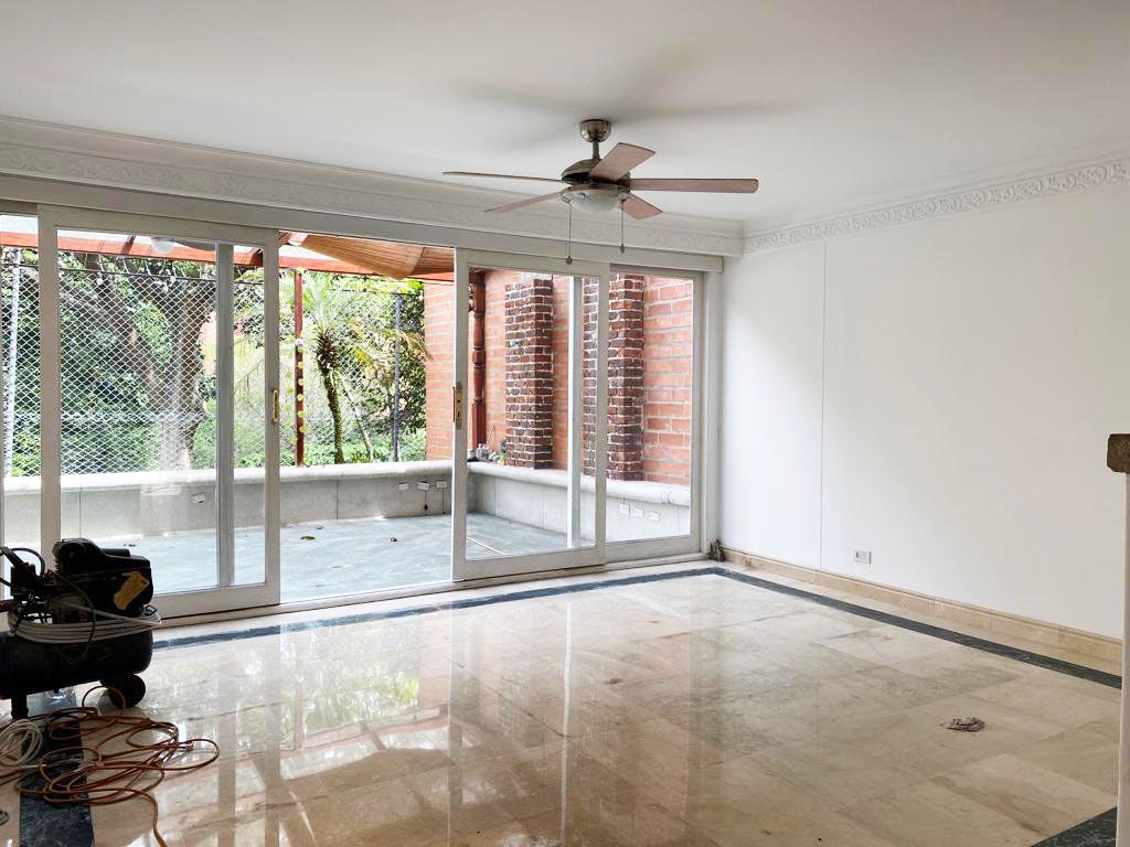 Casa en arriendo Antioquia Medellín Castropol 250 m2 Habitaciones 4 Baños 6 Garajes 3 Precio $6100000