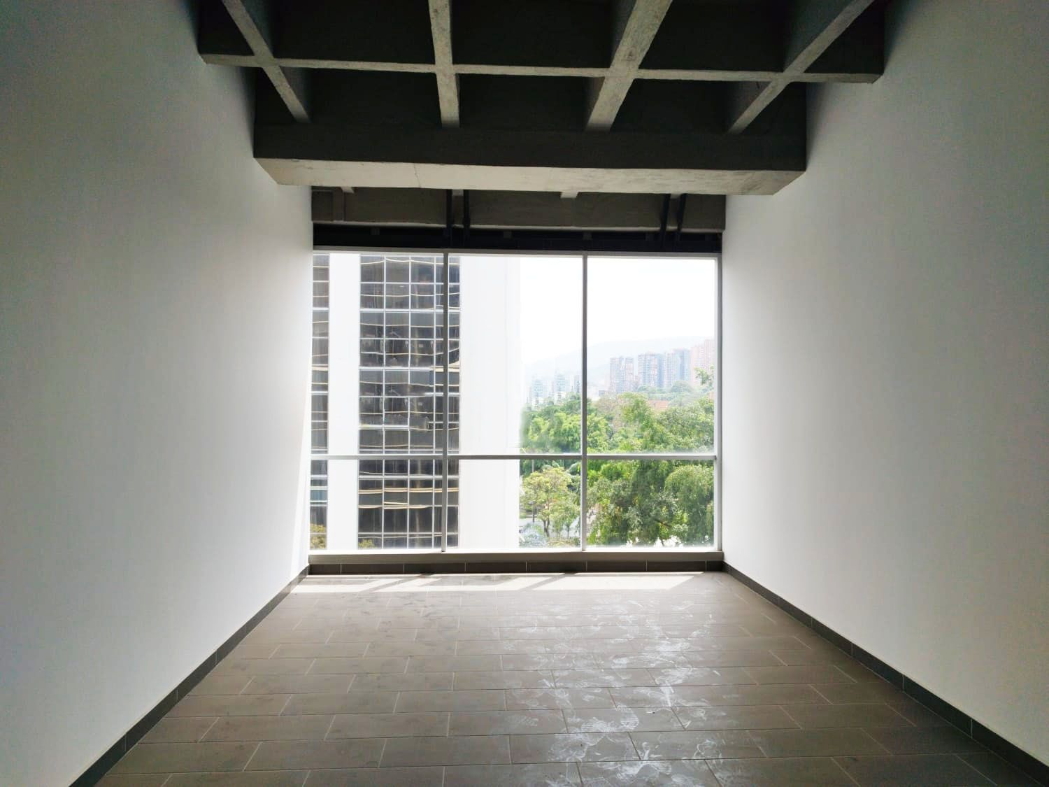 Oficina en arriendo o venta Antioquia Medellín Simesa 33 m2 Habitaciones 0 Baños 1 Garajes 2 Precio venta $350000000 Precio arriendo $3000000