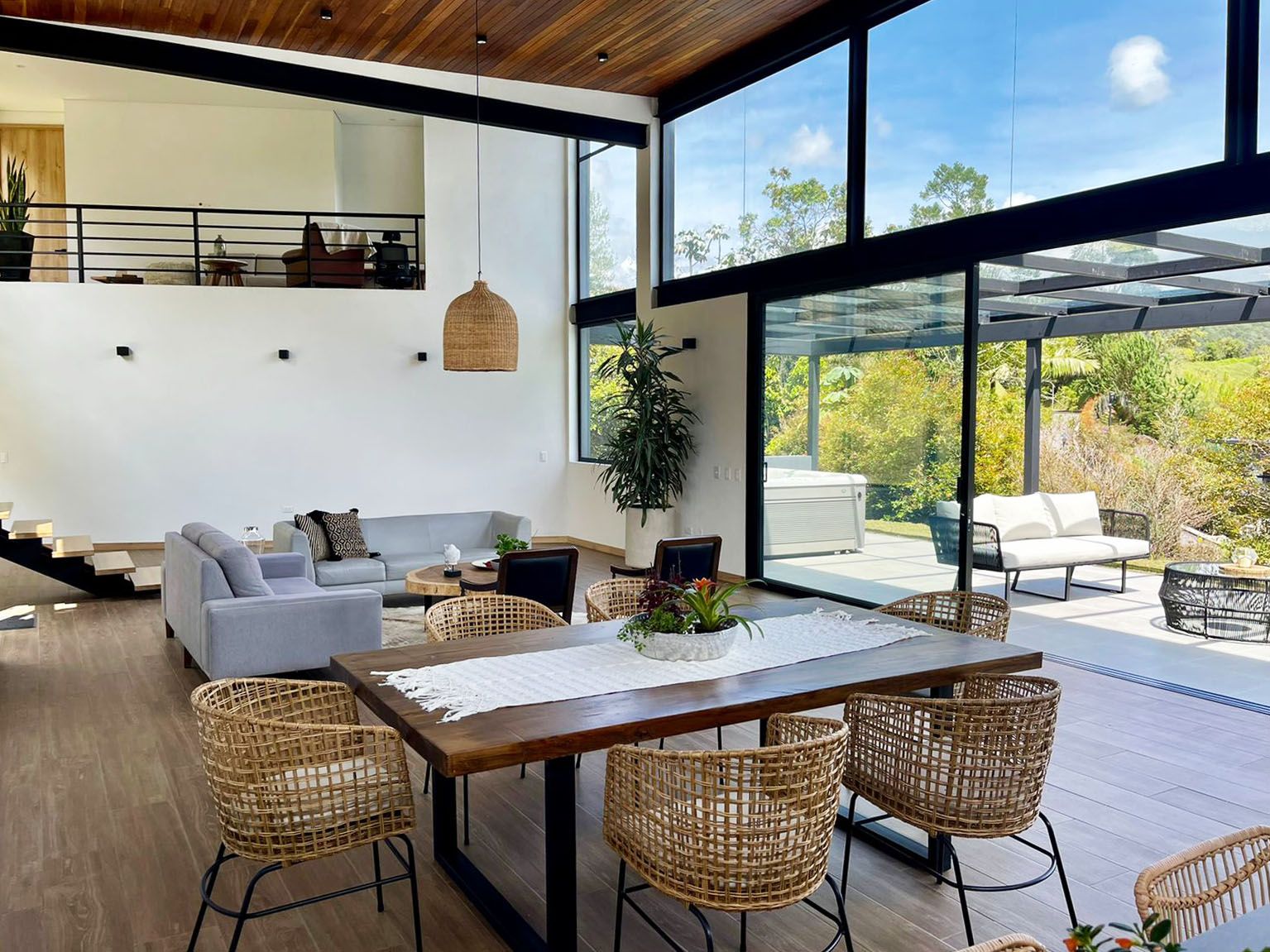 Casa en venta Antioquia El Retiro El Retiro 378 m2 Habitaciones 3 Baños 8 Garajes 3 Precio $2540000000