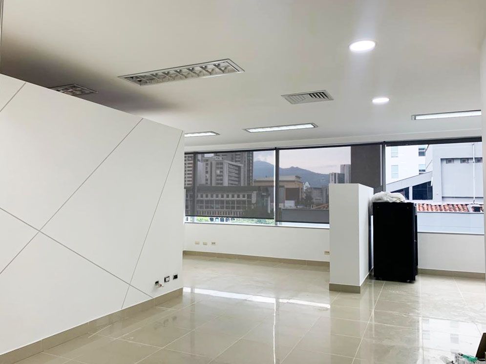Oficina en arriendo o venta Antioquia Medellín Patio Bonito 85 m2 Habitaciones 0 Baños 0 Garajes 4 Precio venta $945000000 Precio arriendo $7500000