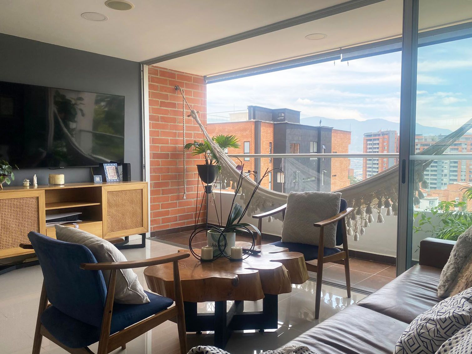 Apartamento en arriendo Antioquia Envigado La Inmaculada 94 m2 Habitaciones 3 Baños 2 Garajes 2 Precio $4300000