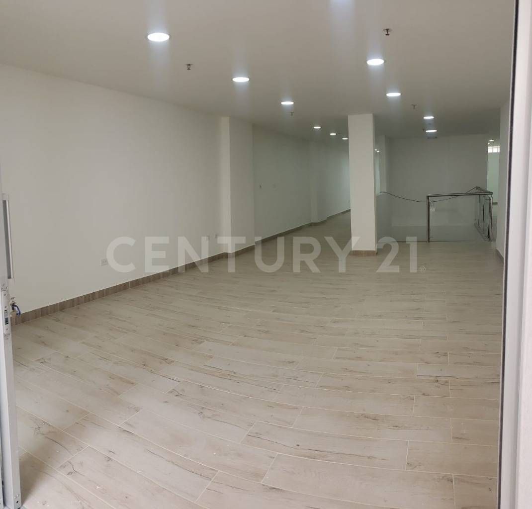 Local en venta Antioquia Sabaneta San Joaquín 83 m2 Habitaciones 0 Baños 0 Garajes 1 Precio $747000000