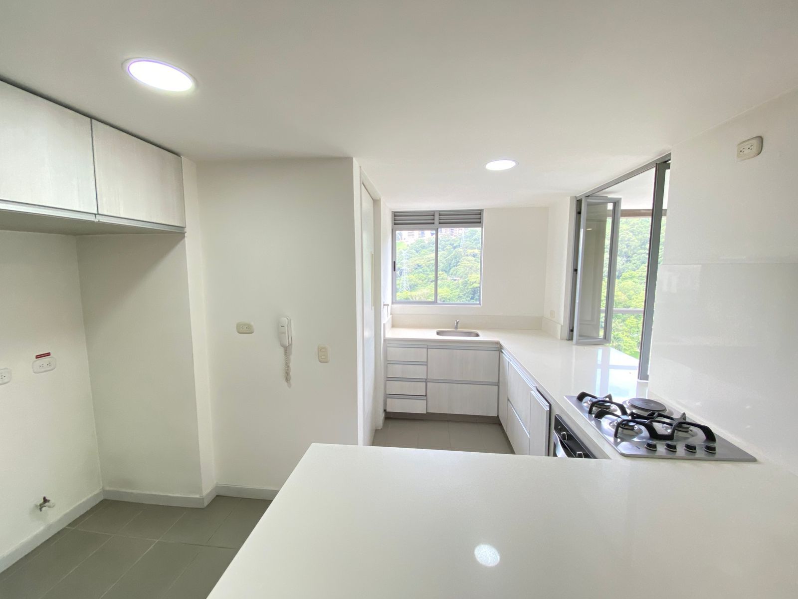 Apartamento en arriendo Antioquia Medellín Castropol 94 m2 Habitaciones 3 Baños 2 Garajes 2 Precio $5400000