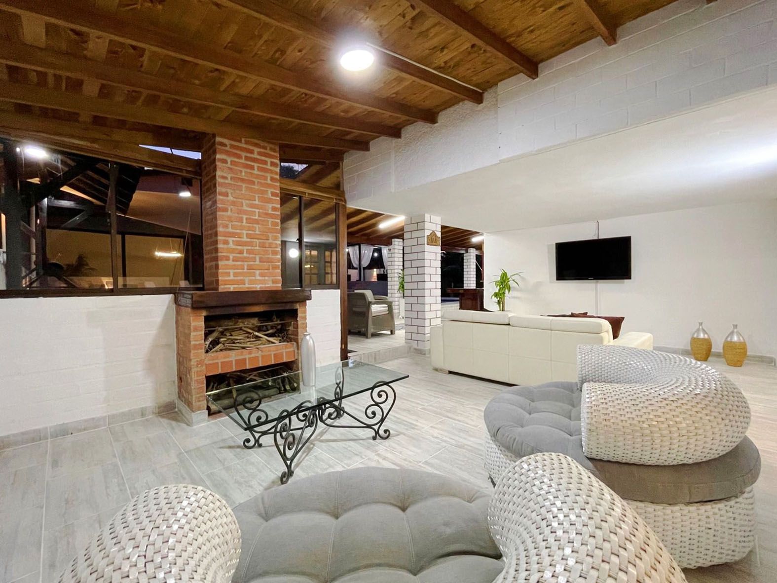 Casa en arriendo Antioquia Envigado El Esmeraldal 500 m2 Habitaciones 5 Baños 8 Garajes 3 Precio $18200000