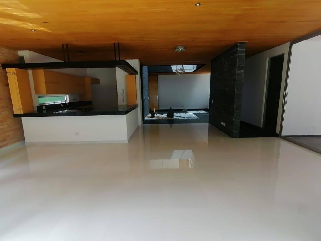 Casa en arriendo Antioquia Envigado Loma Del Atravesado 300 m2 Habitaciones 3 Baños 8 Garajes 3 Precio $12700000