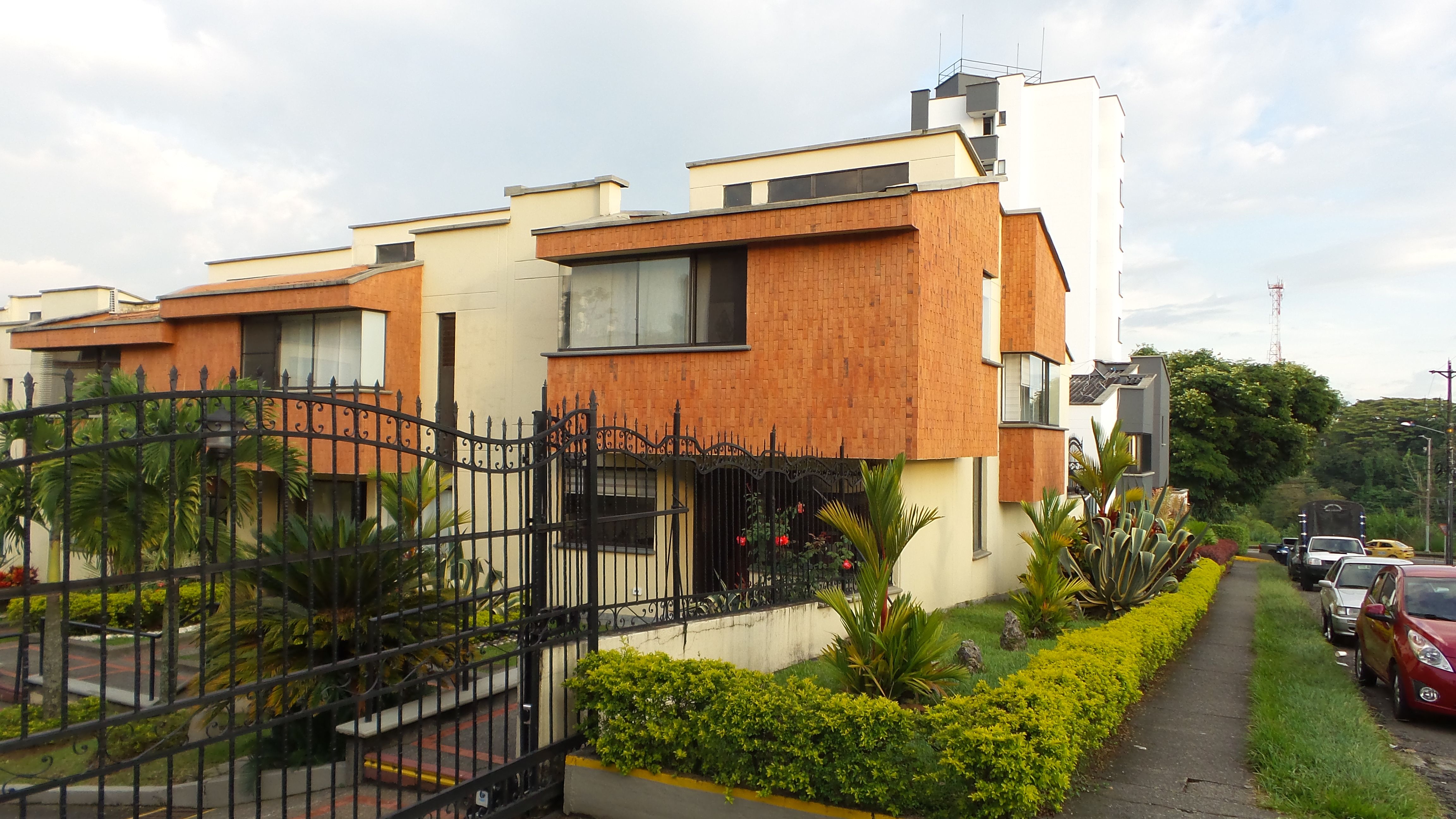 Casa en venta Risaralda Pereira Los Quimbayas 214 m2 Habitaciones 4 Baños 4 Garajes 3 Precio $660000000