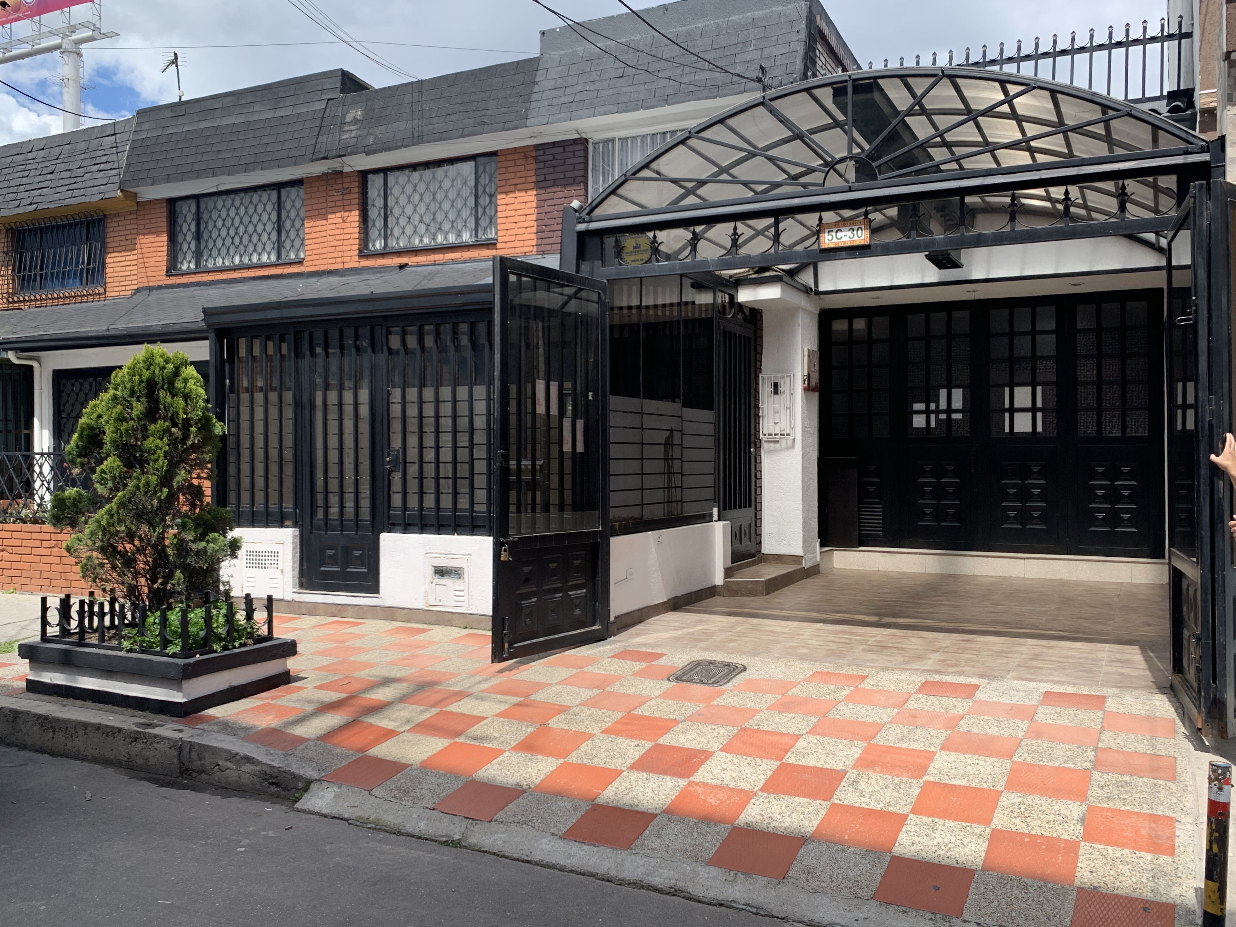 Casa en venta Cundinamarca Bogotá Mandalay Et Ii 161 m2 Habitaciones 7 Baños 8 Garajes 2 Precio $850000000