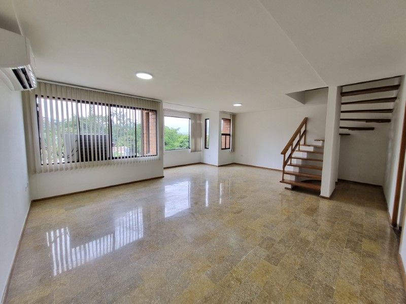 Oficina en arriendo Antioquia Medellín La Aguacatala 170 m2 Habitaciones 0 Baños 4 Garajes 2 Precio $9000000