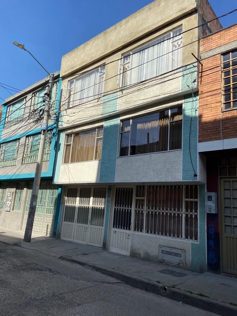 Casa en venta Cundinamarca Bogotá Villa Dorado - San Antonio 294 m2 Habitaciones 9 Baños 6 Garajes 1 Precio $680000000