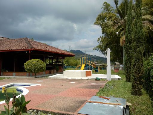 Casa en venta Risaralda Santa Rosa De Cabal Nn 500 m2 Habitaciones 12 Baños 15 Garajes 10 Precio $2000000000