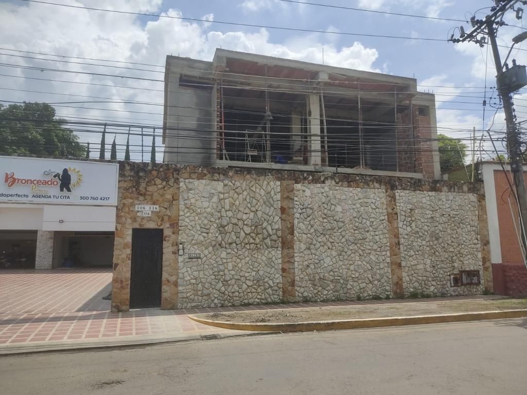 Local en arriendo Valle Del Cauca Cali Urbanización Ciudad Jardín 252 m2 Habitaciones 0 Baños 2 Garajes 10 Precio $15000000