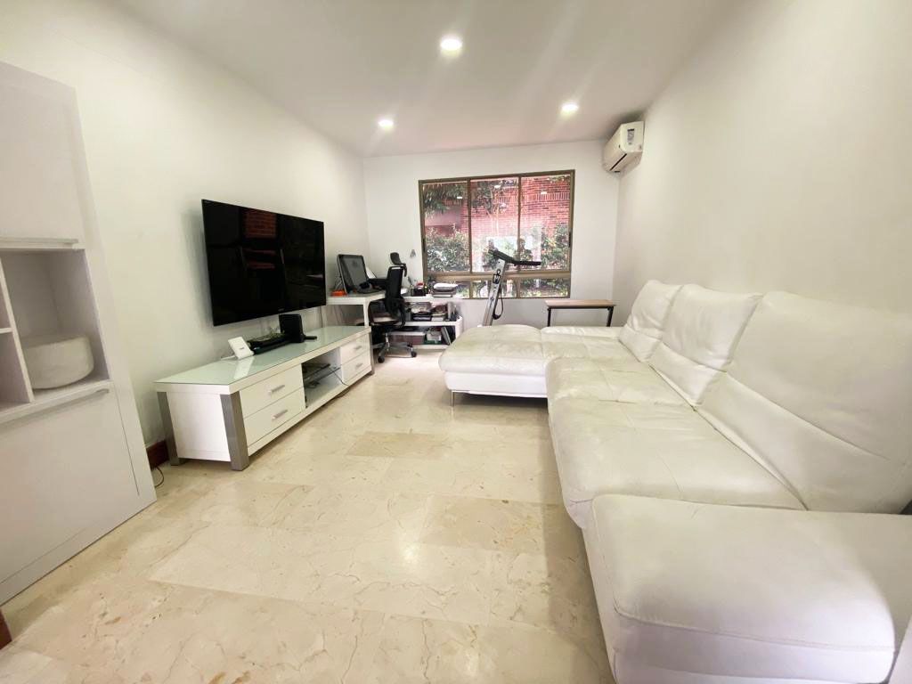 Casa en arriendo o venta Antioquia Envigado Zúñiga 315 m2 Habitaciones 4 Baños 8 Garajes 3 Precio venta $2265000000 Precio arriendo $15200000