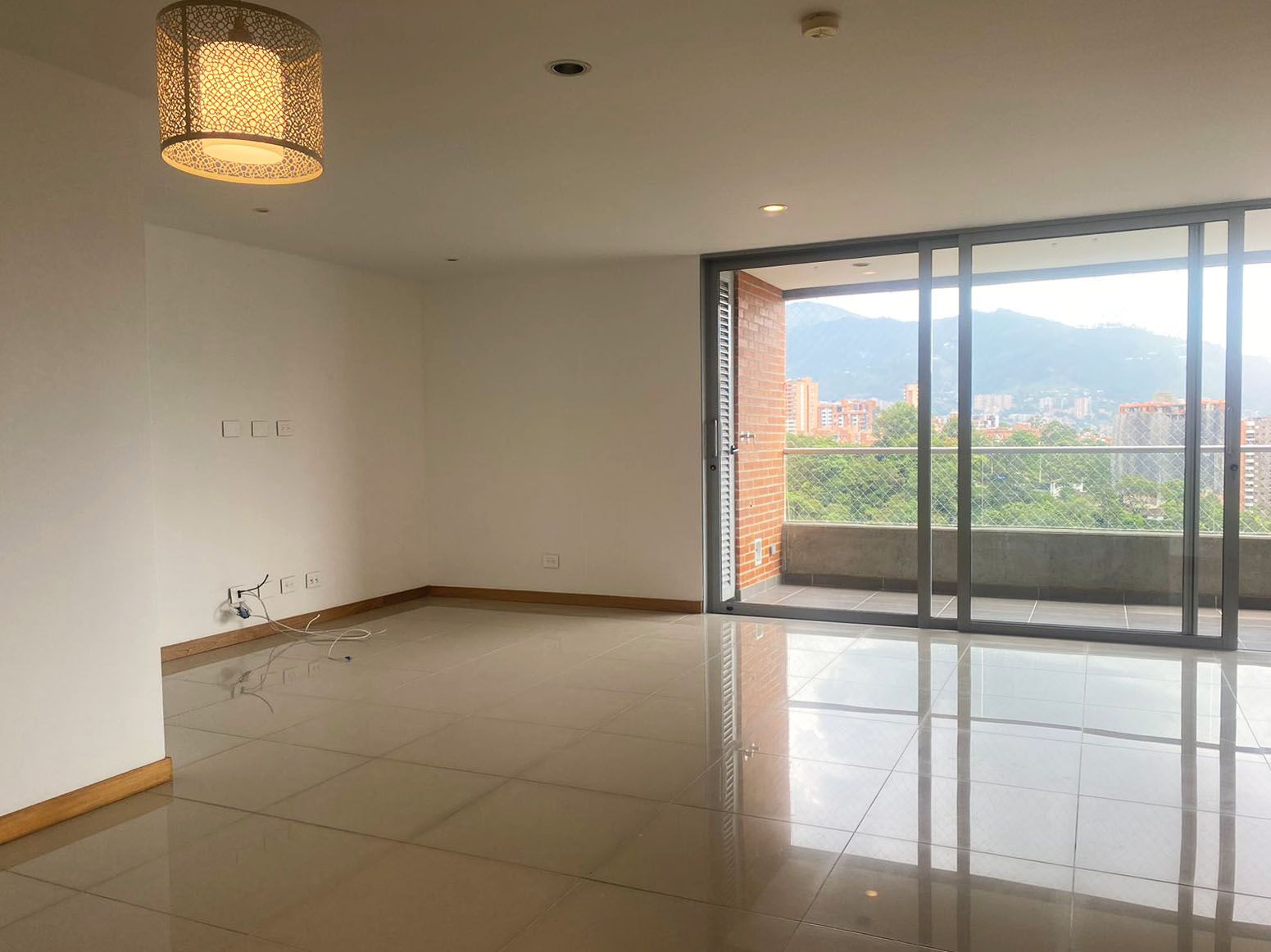 Apartamento en arriendo Antioquia Envigado Zúñiga 144 m2 Habitaciones 3 Baños 6 Garajes 3 Precio $6900000