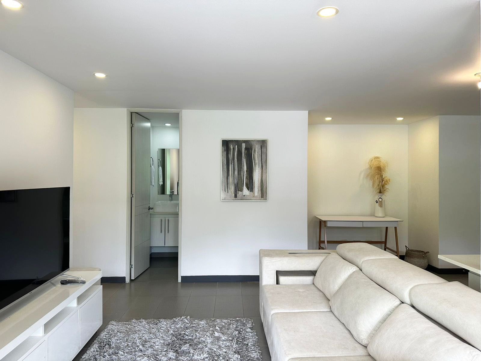 Apartamento en arriendo Antioquia Medellín Castropol 140 m2 Habitaciones 3 Baños 2 Garajes 2 Precio $10200000