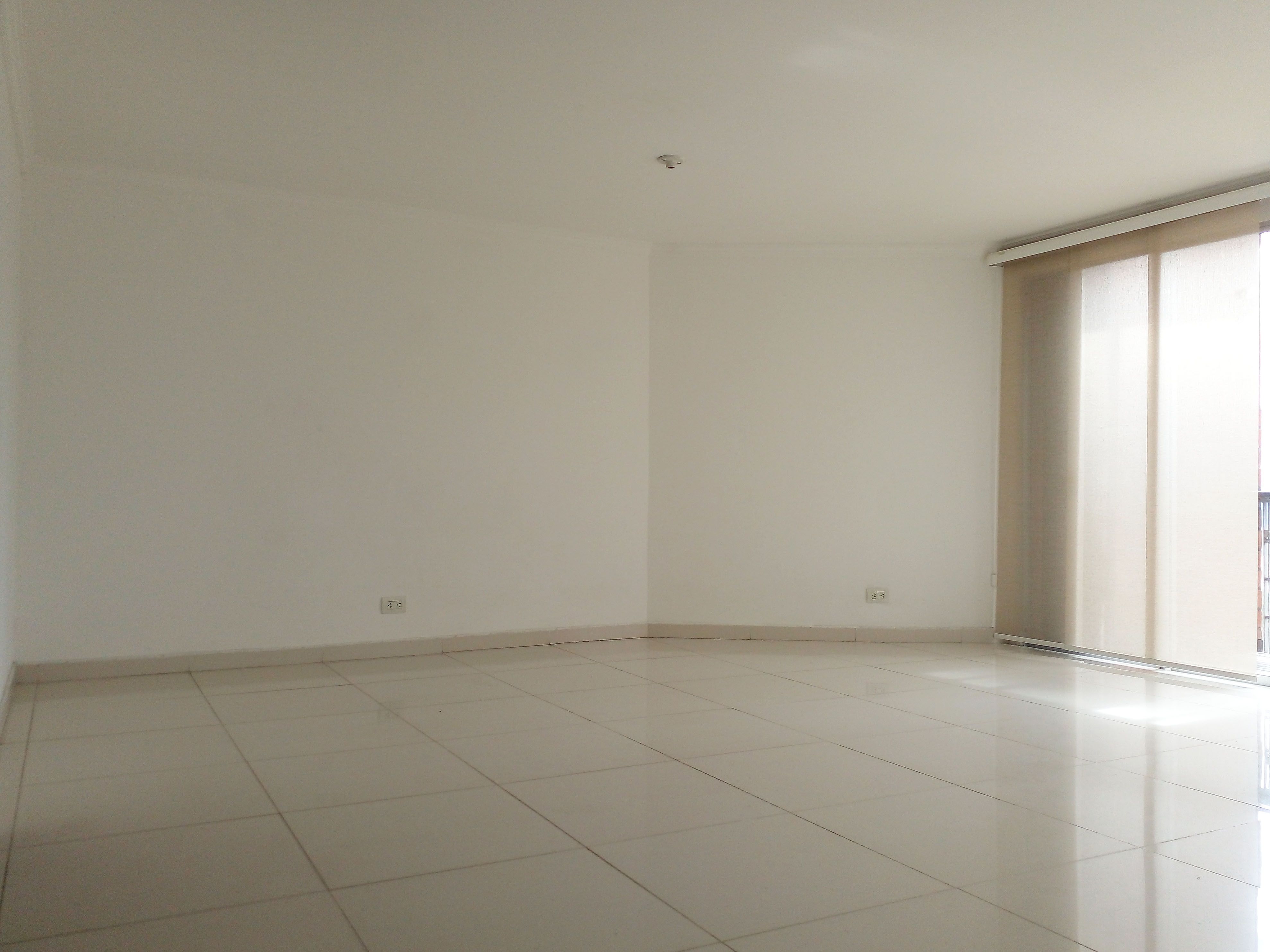 Casa en arriendo o venta Antioquia Envigado Zúñiga 294 m2 Habitaciones 4 Baños 8 Garajes 5 Precio venta $1320000000 Precio arriendo $7650000