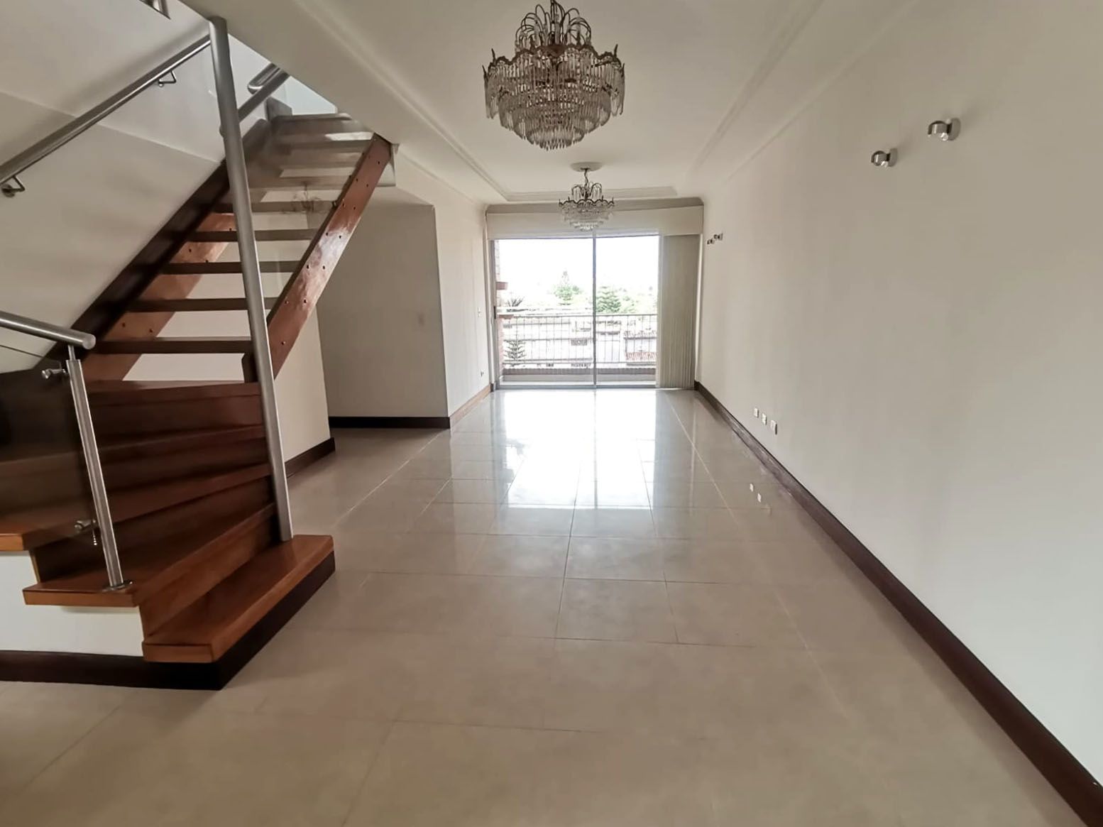 Apartamento en arriendo o venta Antioquia Envigado Jardines 180 m2 Habitaciones 4 Baños 4 Garajes 3 Precio venta $980000000 Precio arriendo $7000000