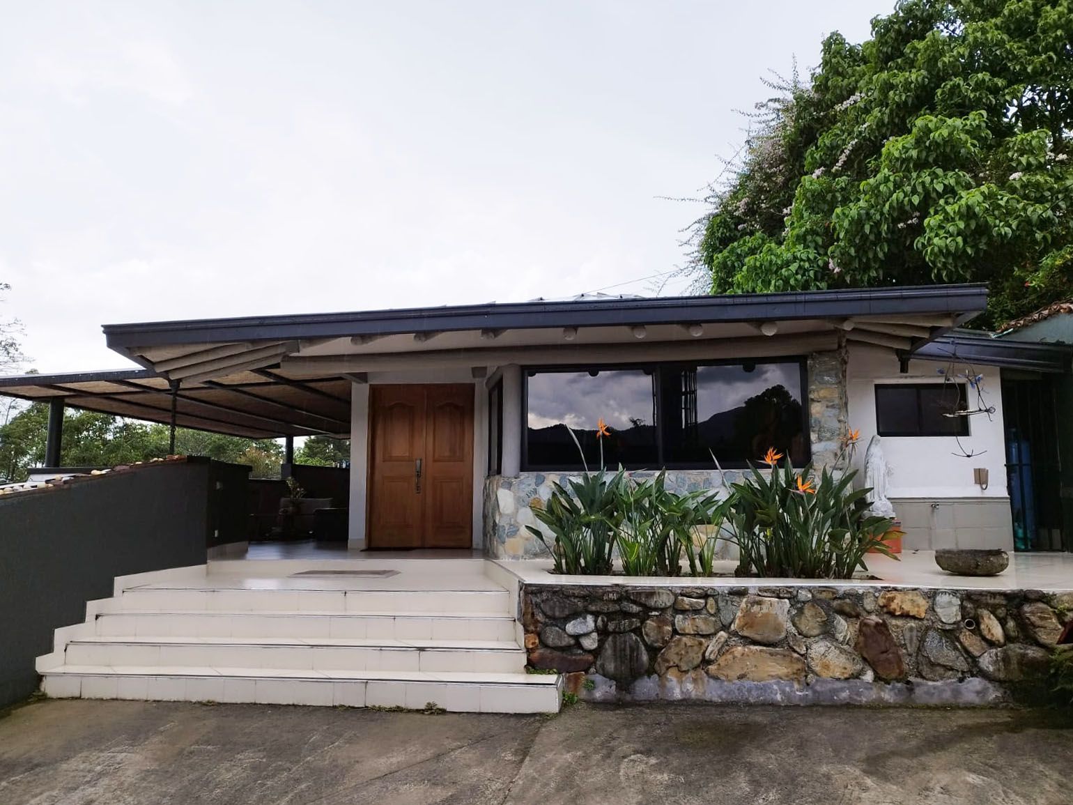 Oficina en arriendo Antioquia Envigado Loma Del Atravesado 430 m2 Habitaciones 0 Baños 8 Garajes 12 Precio $11000000