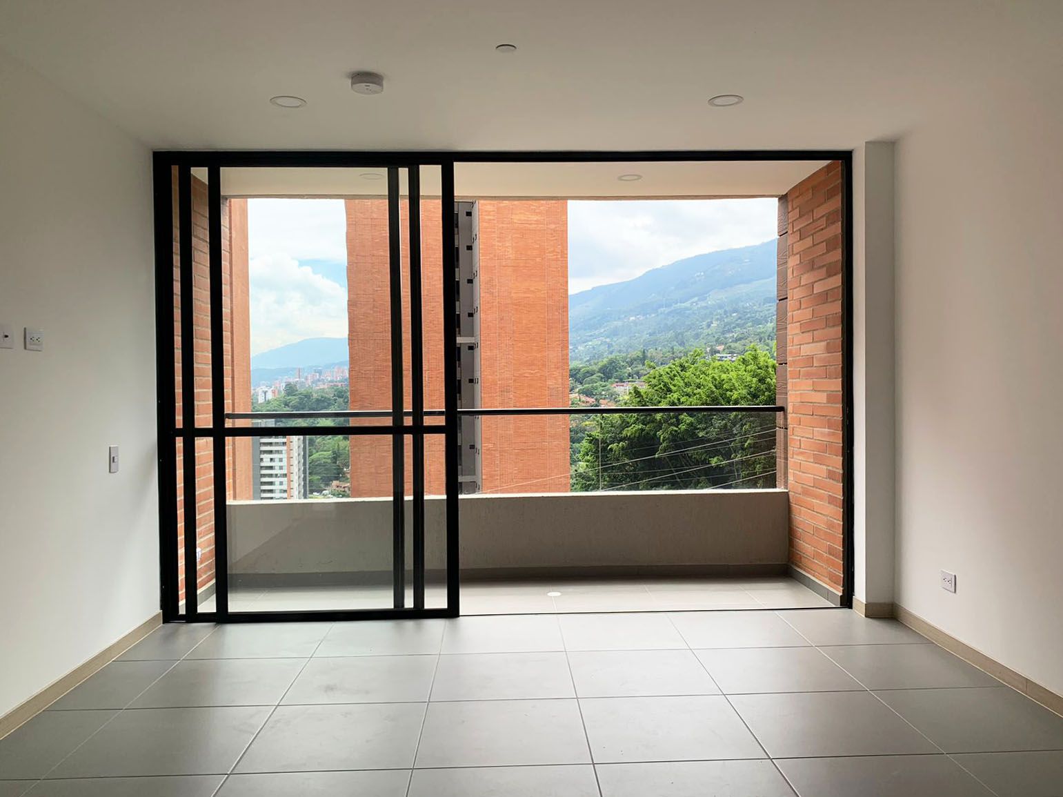 Apartamento en arriendo Antioquia Envigado Zona Centro 65 m2 Habitaciones 1 Baños 2 Garajes 2 Precio $3100001