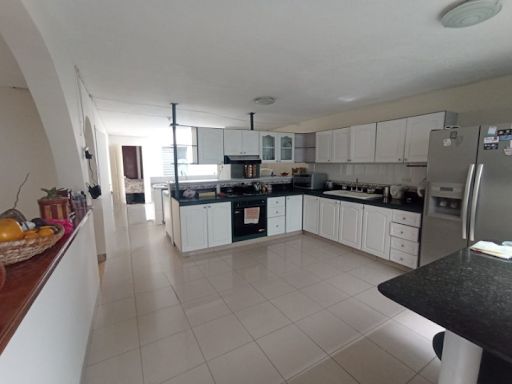 Casa en arriendo Antioquia Medellín Los Colores 350 m2 Habitaciones 6 Baños 4 Garajes 1 Precio $10000000