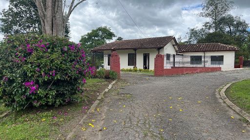 Finca en arriendo Antioquia La Ceja La Ceja 360 m2 Habitaciones 7 Baños 6 Garajes 5 Precio $3800000