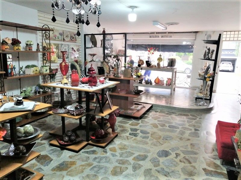 Casa en venta Antioquia Medellín Bolivariana 480 m2 Habitaciones 7 Baños 8 Garajes 3 Precio $2200000000