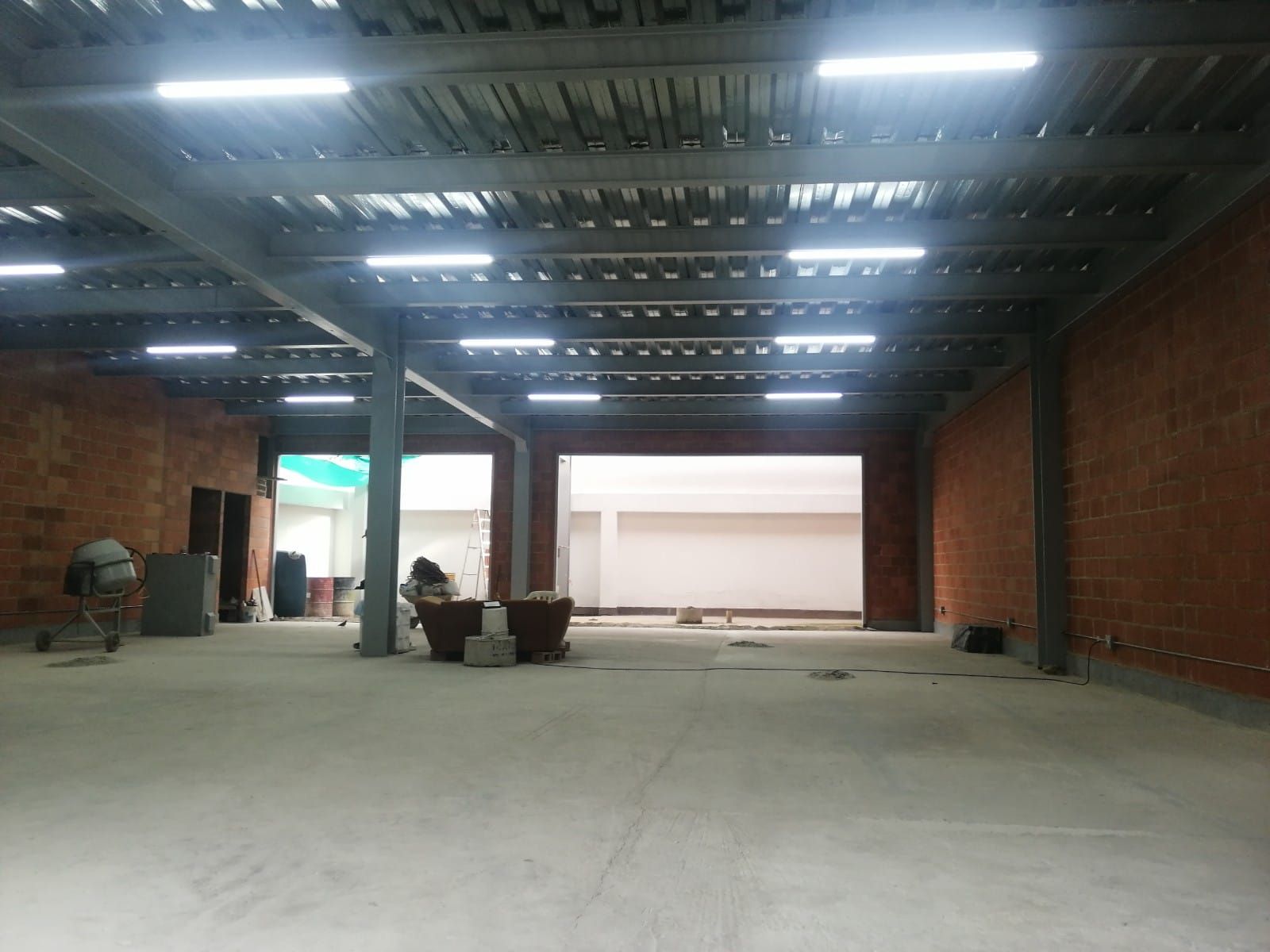 Local Comercial en arriendo Antioquia Medellín La America 320 m2 Habitaciones 0 Baños 10 Garajes 0 Precio $20000000