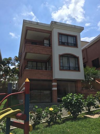 Casa en venta Risaralda Pereira La Julita 450 m2 Habitaciones 5 Baños 8 Garajes 5 Precio $1200000000