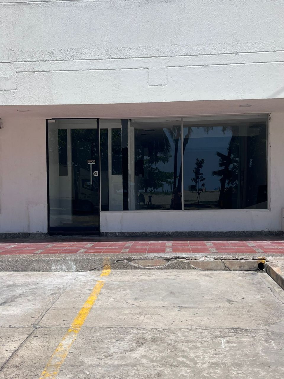 Local en arriendo o venta Bolívar Cartagena Boca Grande 102 m2 Habitaciones 0 Baños 2 Garajes 1 Precio venta $1350000000 Precio arriendo $9000000