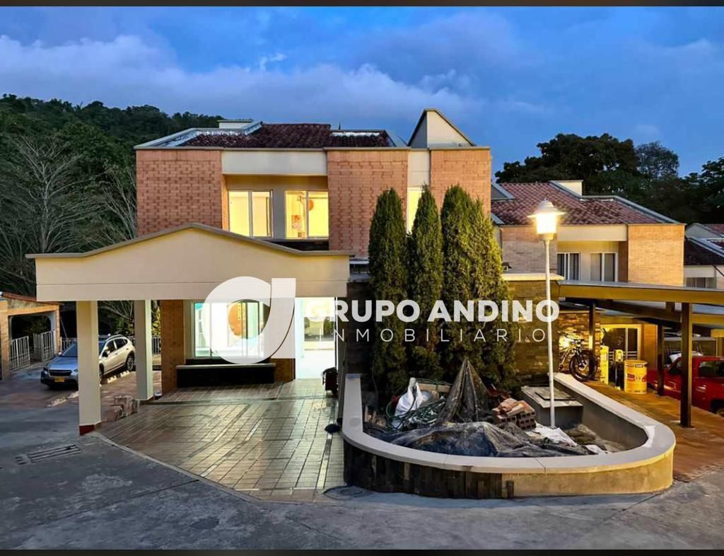 Casa en venta Santander Bucaramanga Centro 507 m2 Habitaciones 5 Baños 8 Garajes 3 Precio $2500000000