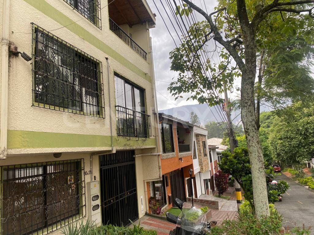 Casa en venta Antioquia Medellín Cristo Rey 293 m2 Habitaciones 3 Baños 3 Garajes 1 Precio $1070000000
