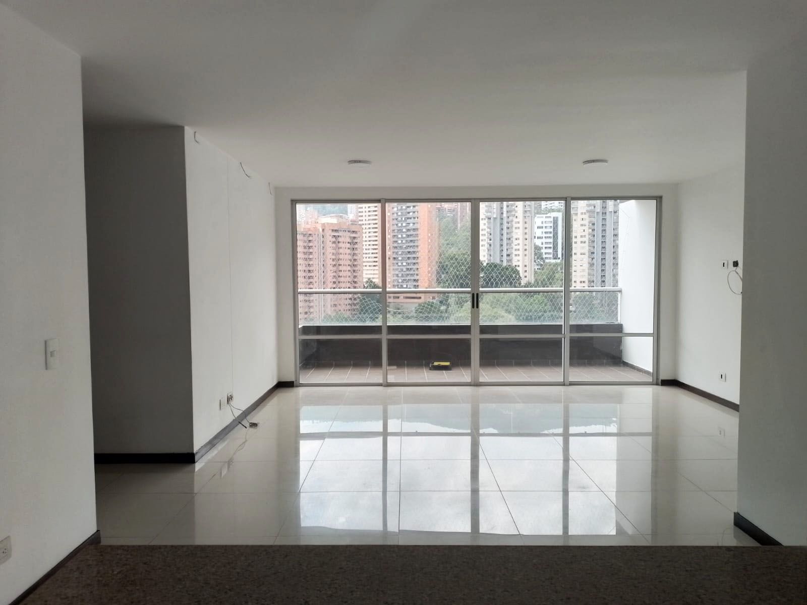 Apartamento en arriendo Antioquia Medellín Alejandria 135 m2 Habitaciones 3 Baños 4 Garajes 3 Precio $5400000