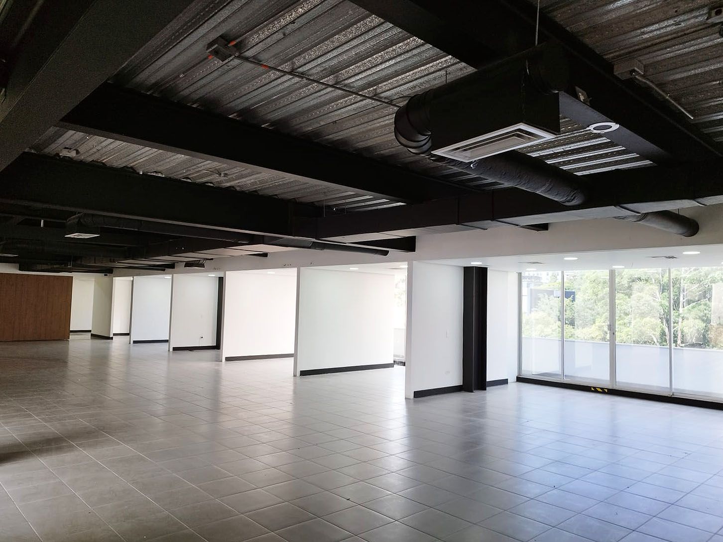 Oficina en arriendo Antioquia Medellín El Poblado 460 m2 Habitaciones 0 Baños 2 Garajes 8 Precio $34000000