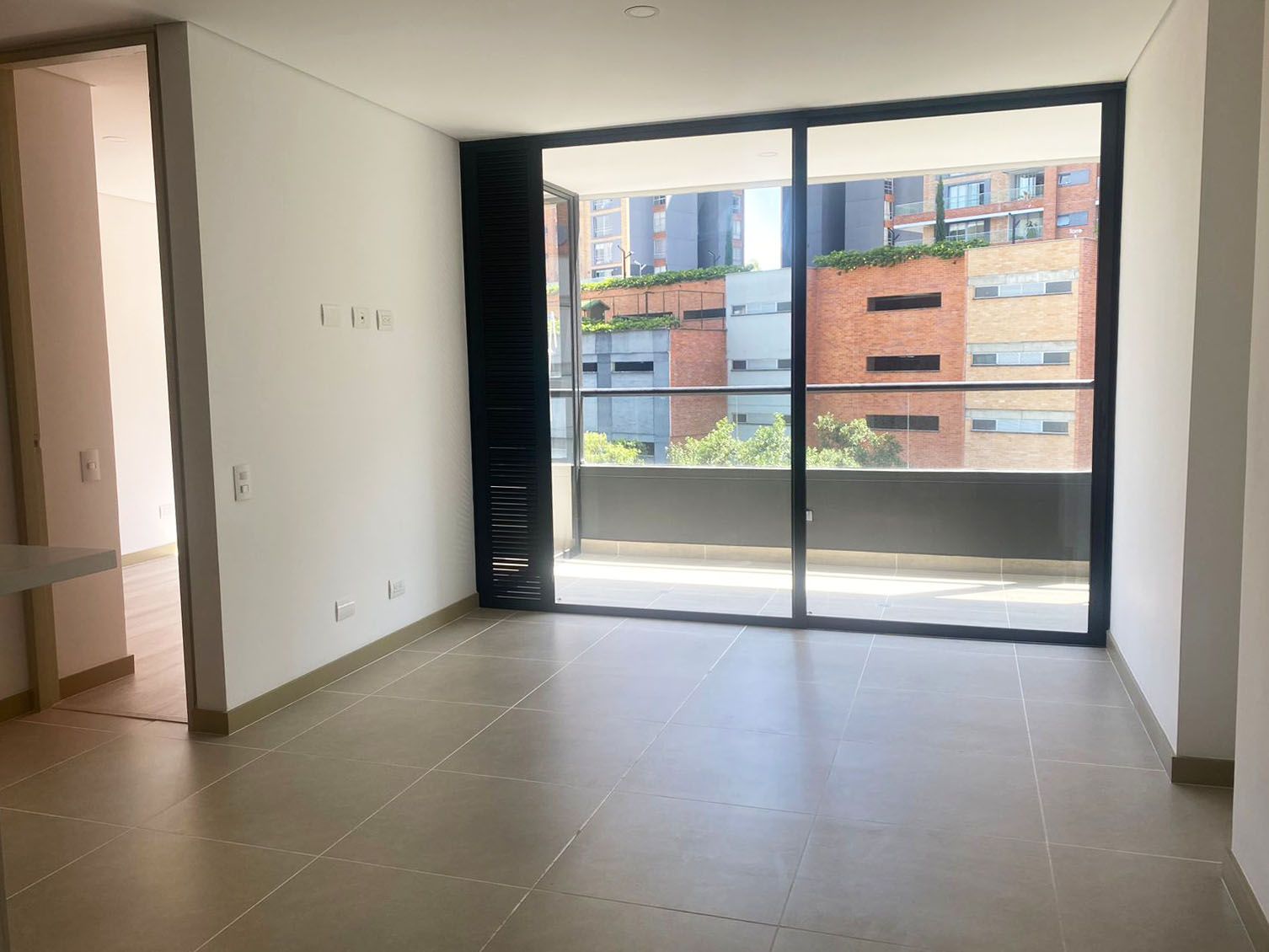 Apartamento en arriendo o venta Antioquia Envigado El Yerbal 74 m2 Habitaciones 2 Baños 2 Garajes 3 Precio venta $545000000 Precio arriendo $5400000