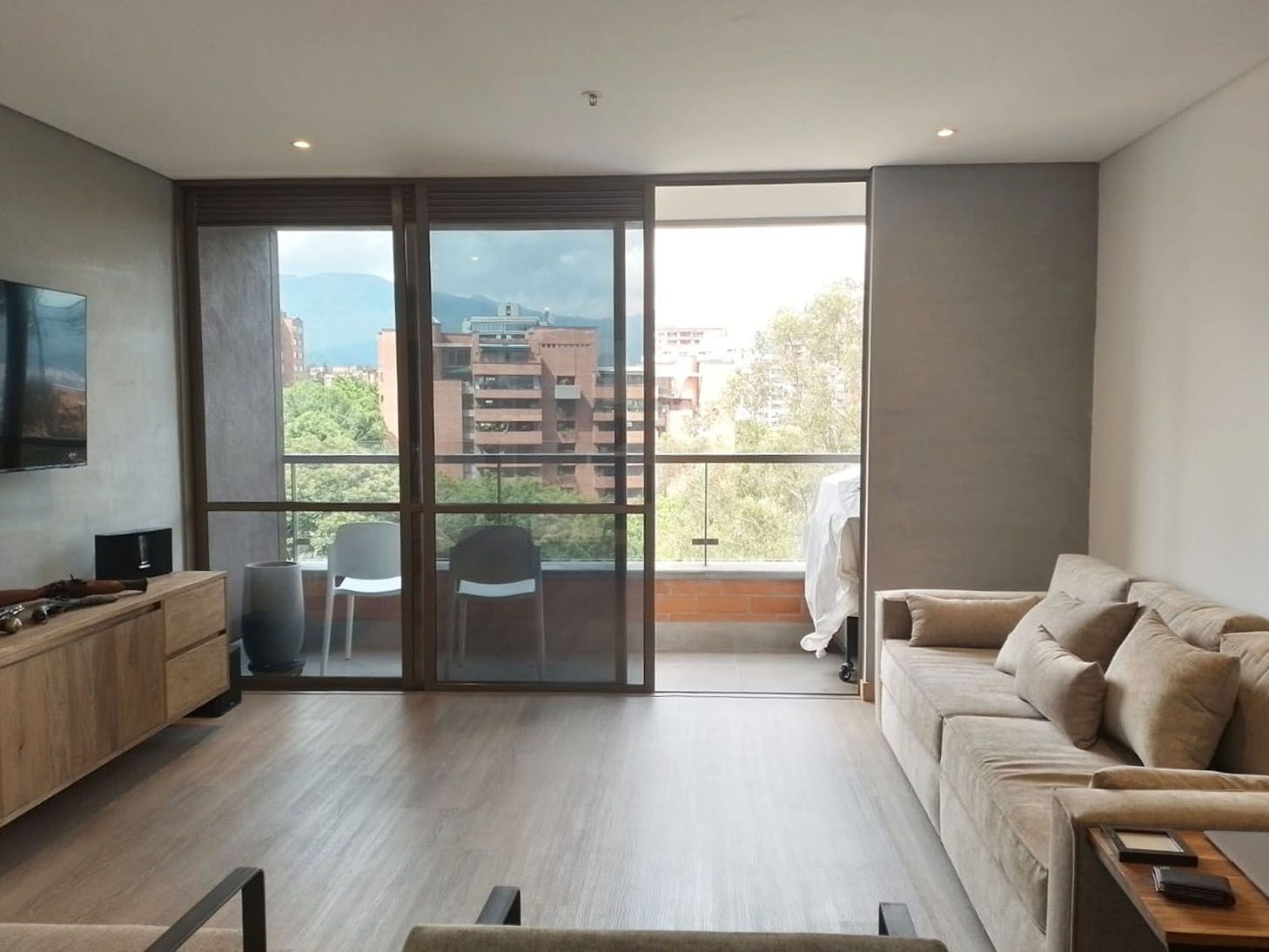 Apartamento en venta Antioquia Medellín Loma Los Gonzalez 70 m2 Habitaciones 1 Baños 2 Garajes 2 Precio $790000000