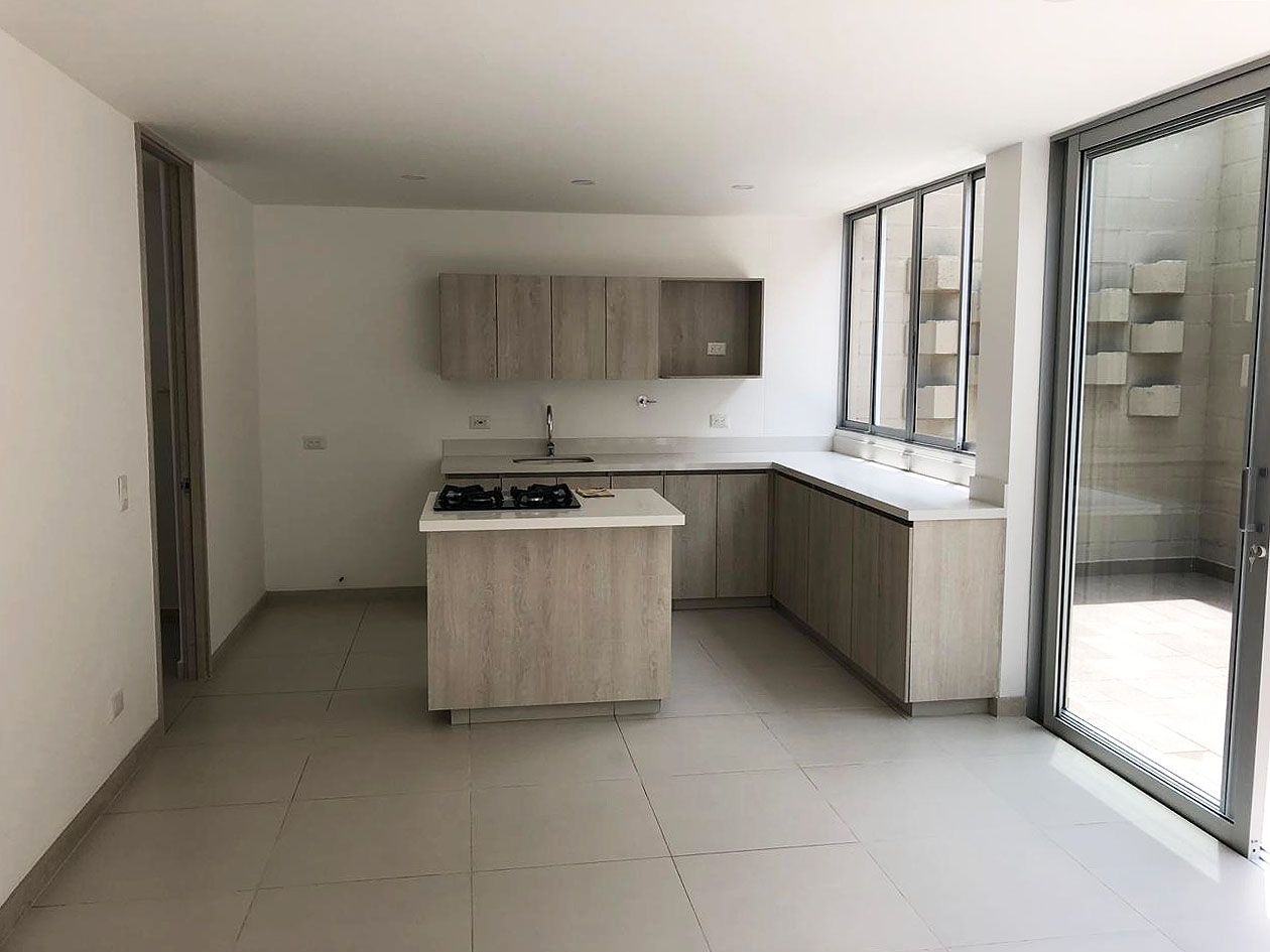 Casa en arriendo o venta Antioquia Rionegro San Antonio 165 m2 Habitaciones 3 Baños 6 Garajes 3 Precio venta $860000000 Precio arriendo $5100000