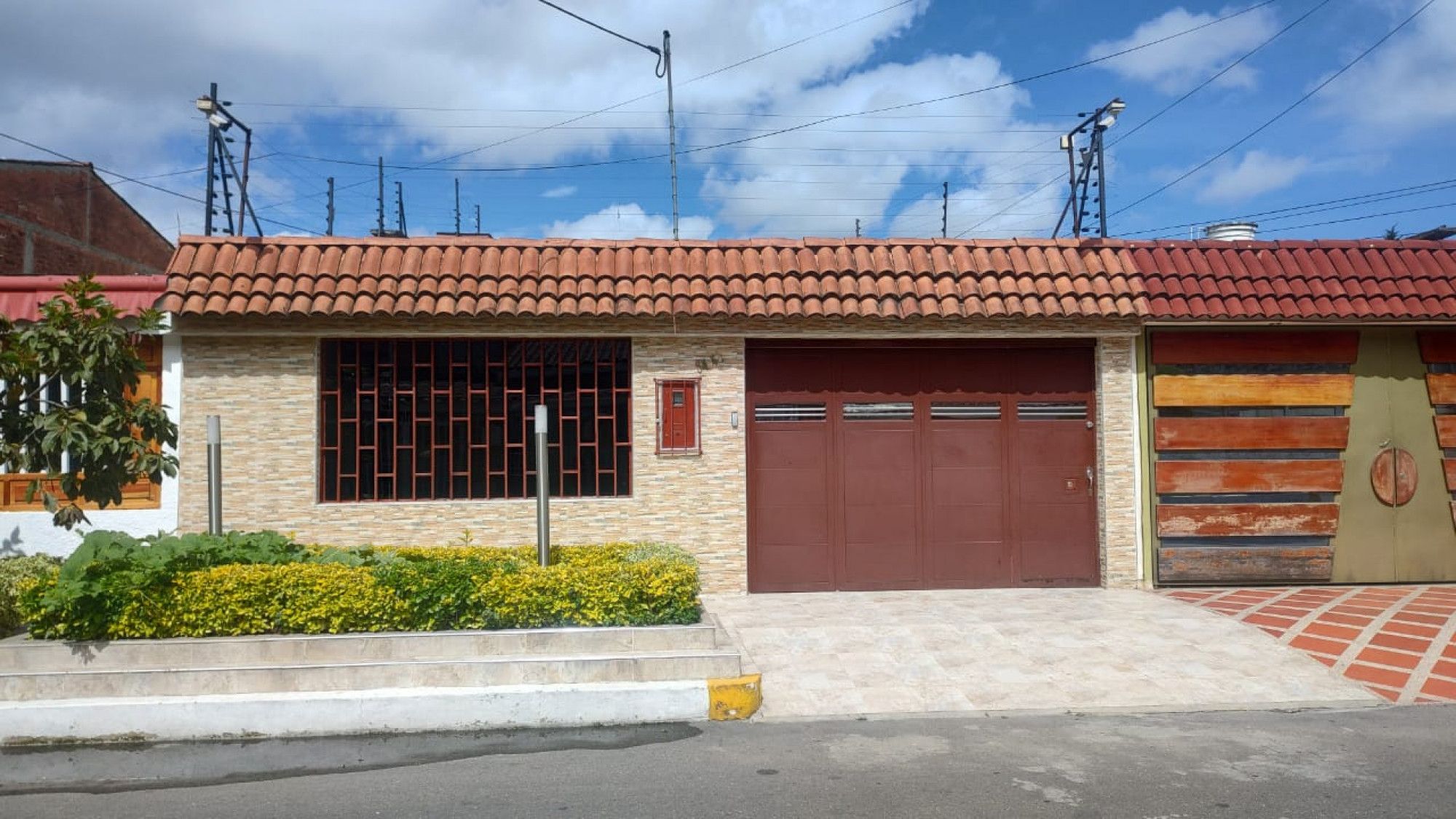 Casa en venta Cundinamarca Bogotá Modelia Occidental 199 m2 Habitaciones 4 Baños 2 Garajes 4 Precio $800000000