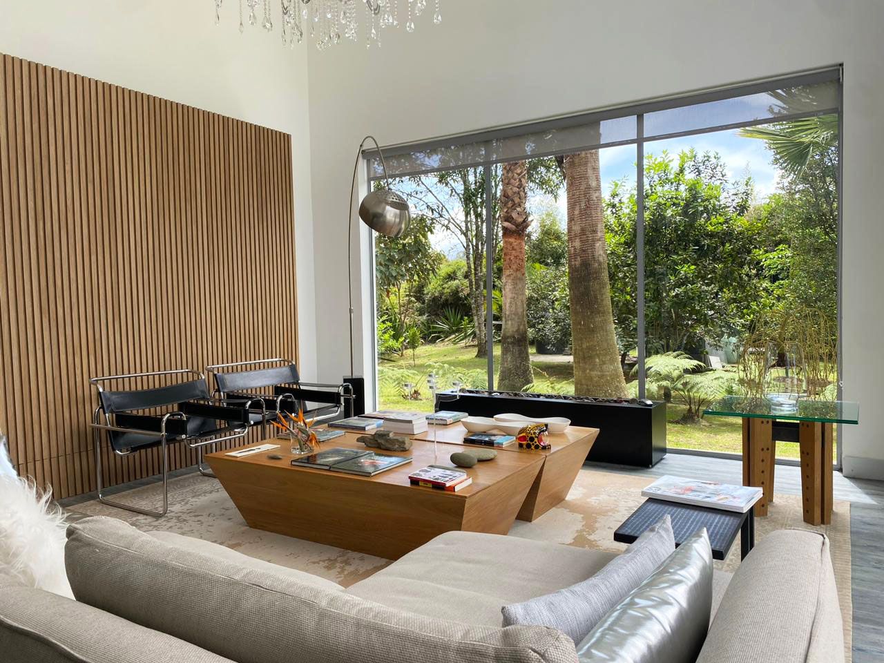 Casa en arriendo o venta Antioquia Envigado Hacienda San Jorge 600 m2 Habitaciones 3 Baños 13 Garajes 3 Precio venta $4600000000 Precio arriendo $23700000