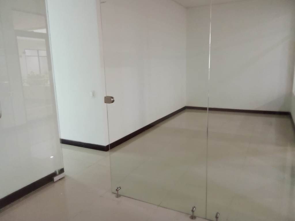 Oficina en arriendo Antioquia Medellín El Poblado 92 m2 Habitaciones 0 Baños 10 Garajes 3 Precio $10000000