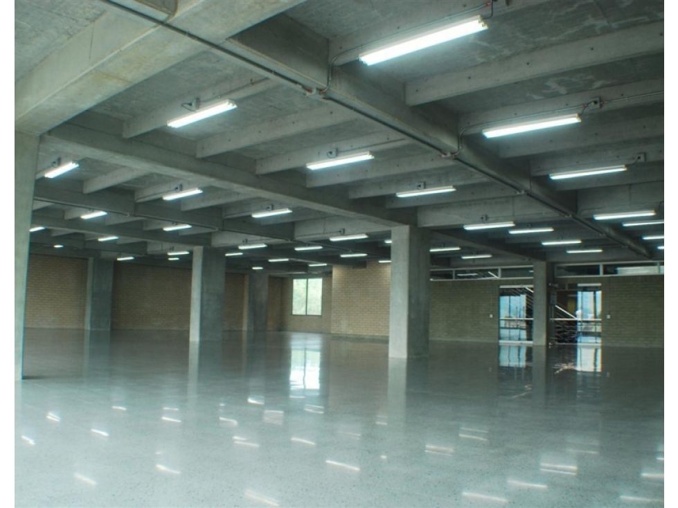 Oficina en arriendo Antioquia Medellín La Aguacatala 395 m2 Habitaciones 0 Baños 6 Garajes 4 Precio $17393700
