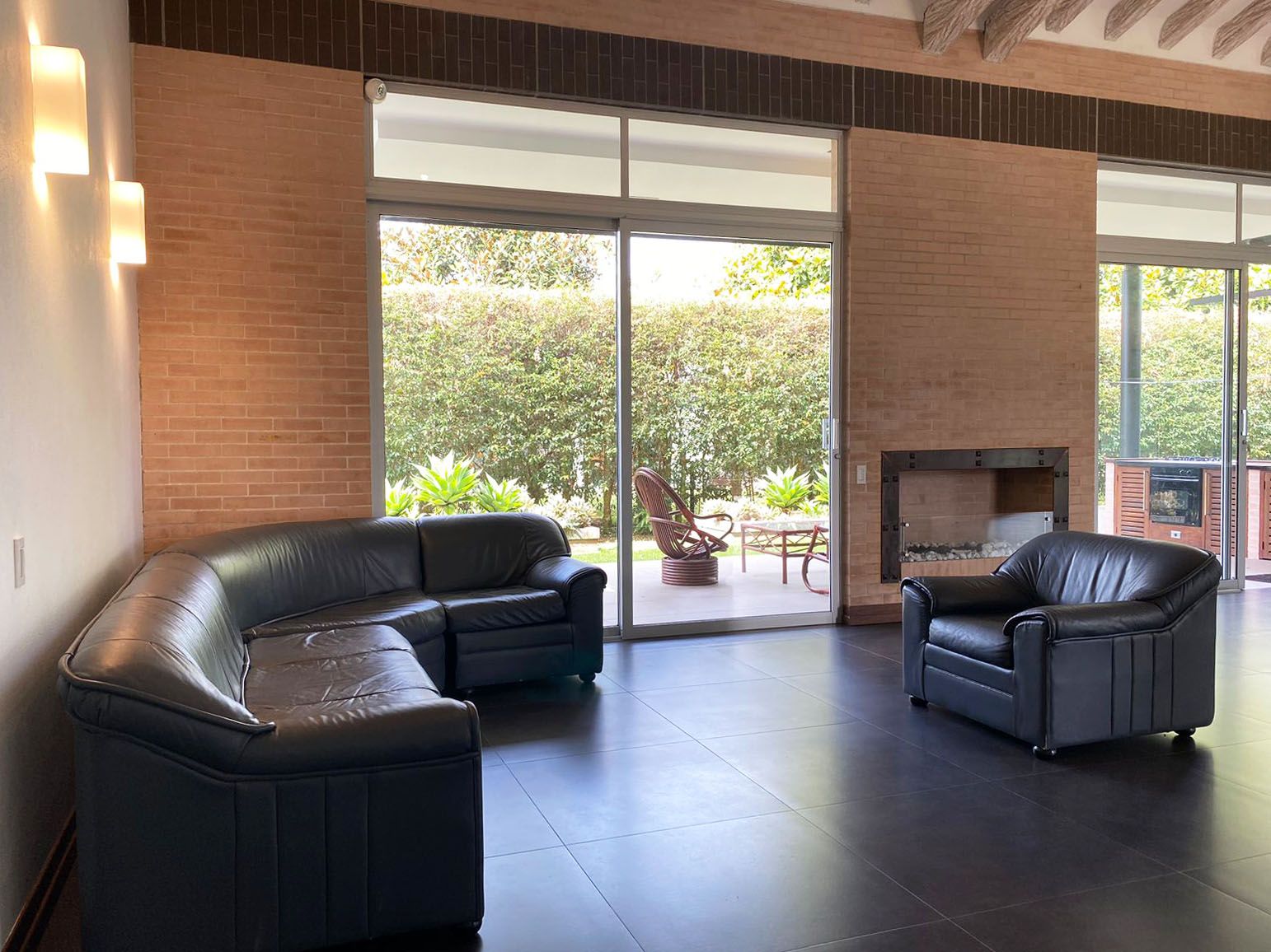 Casa en arriendo o venta Antioquia Rionegro Rionegro 361 m2 Habitaciones 3 Baños 6 Garajes 4 Precio venta $2750000000 Precio arriendo $17500000